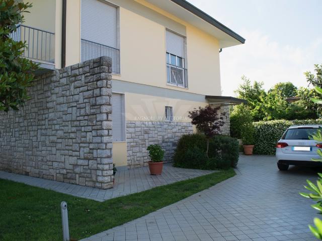 APPARTAMENTO in VENDITA a PIETRASANTA RESIDENZIALE di 6 vani