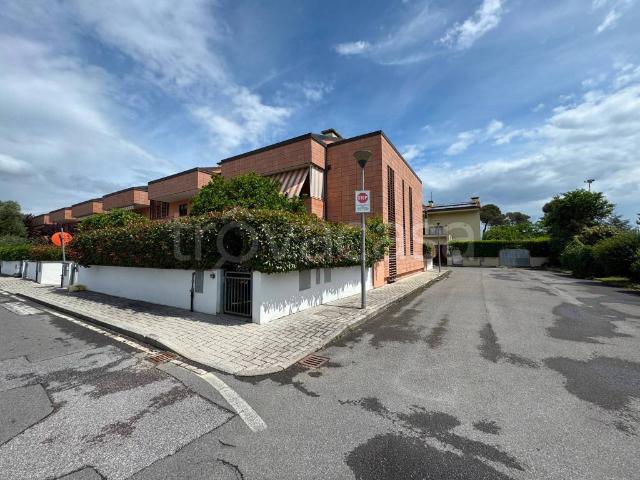 Appartamento in vendita a Pisa via Giorgio Perlasca, Sant'Ermete Putignano