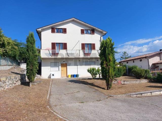 Appartamento in vendita a Poggio Picenze AQ