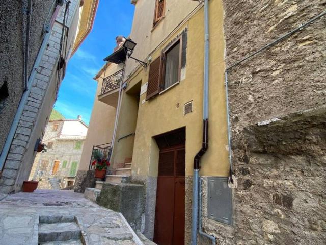 Appartamento in vendita a Polino TR