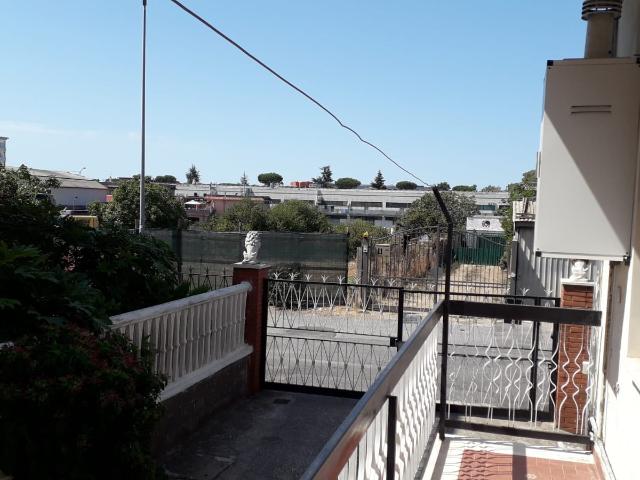 Appartamento in vendita a Pomezia, Centro