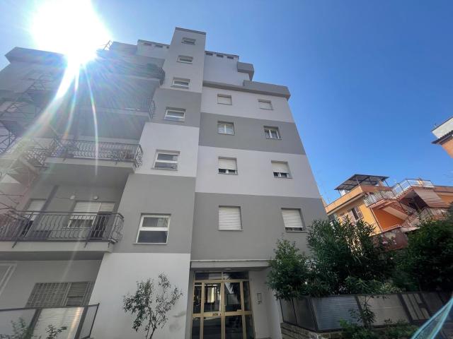 Appartamento in vendita a Pomezia, Centro