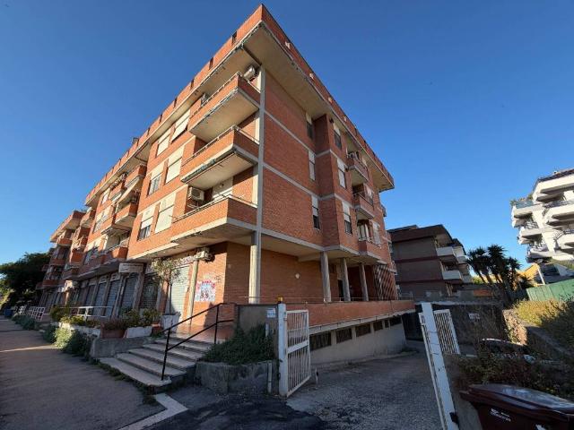 Appartamento in vendita a Pomezia RM
