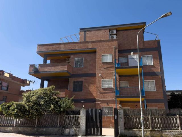 Appartamento in vendita a Pomezia RM