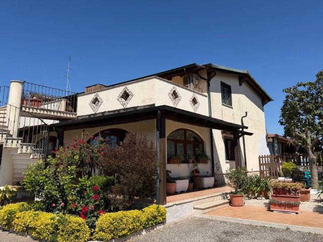 Appartamento in vendita a Pomezia RM