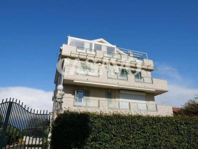 Appartamento in vendita a Pontecagnano Faiano via Ischia 29, Magazzeno