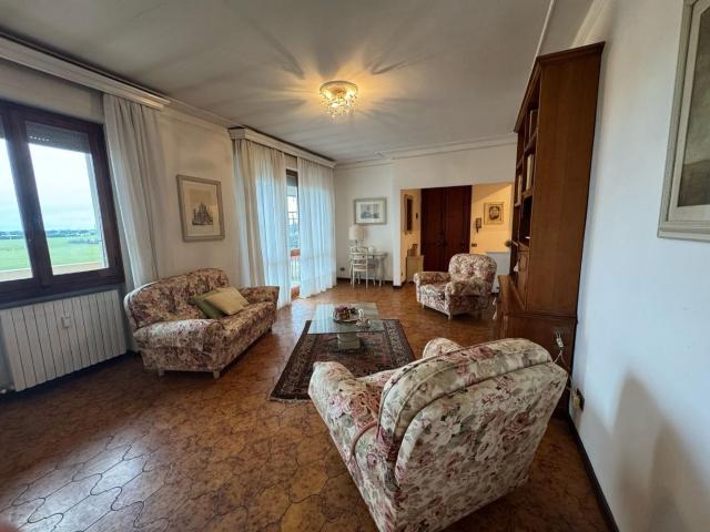 Appartamento in vendita a Porta a Lucca Pisa in Da rivedere composto da 5vani