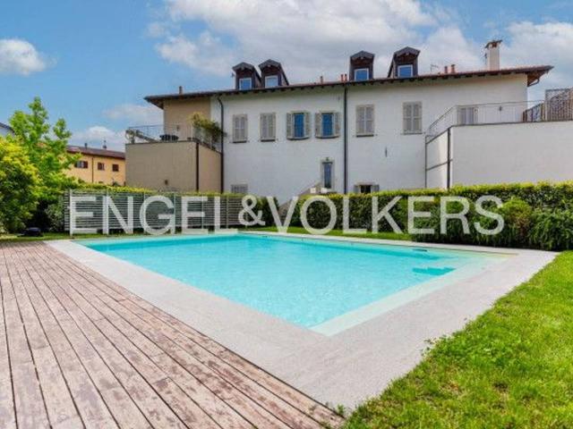 Appartamento in vendita a Porto Valtravaglia