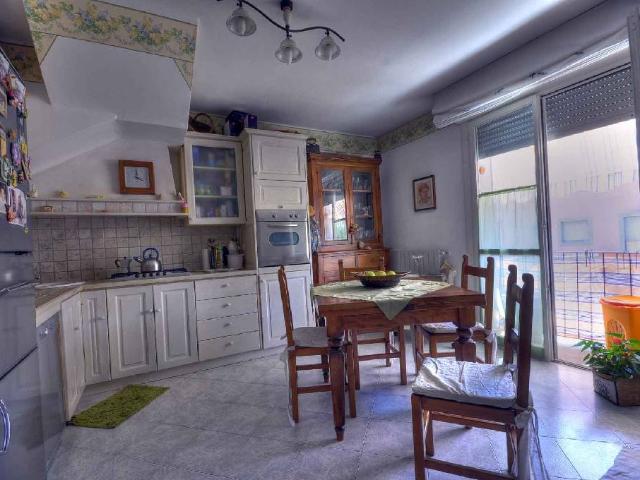 APPARTAMENTO in VENDITA a PORTOFERRAIO PERIFERIA RESIDENZIALE di 3 vani
