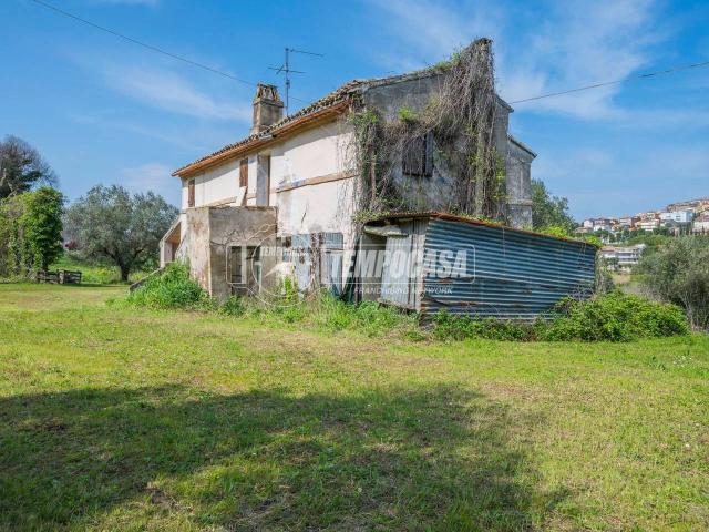Casa colonica in vendita a Potenza Picena