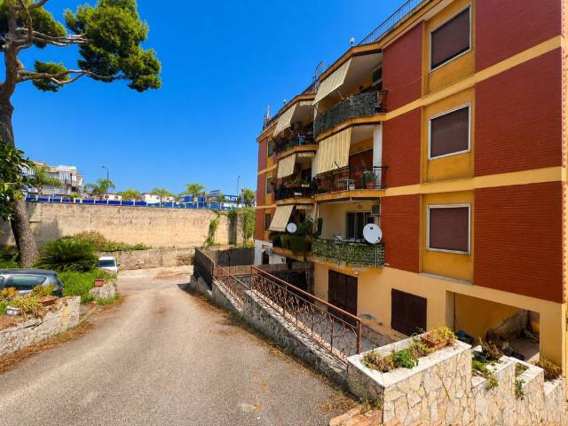 Appartamento in vendita a Pozzuoli NA