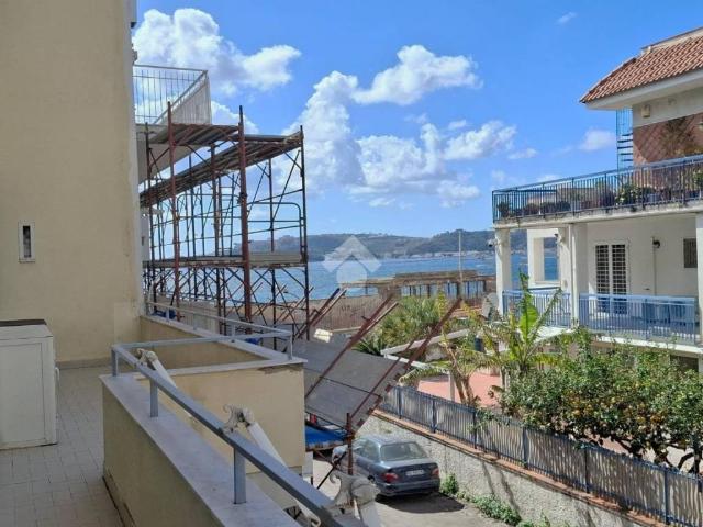 Appartamento in vendita a Pozzuoli NA