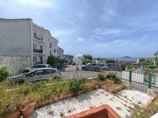 Appartamento in vendita a Pozzuoli NA