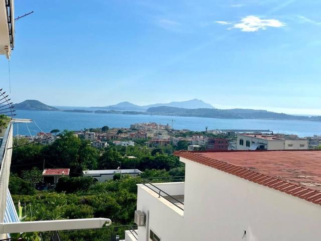 Appartamento in vendita a Pozzuoli NA
