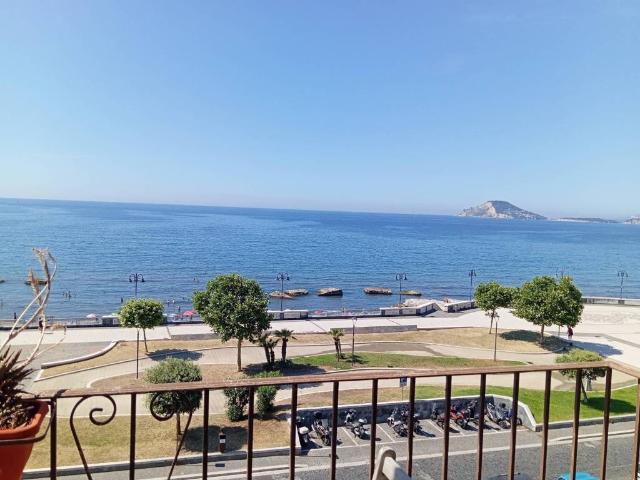 Appartamento in vendita a Pozzuoli NA