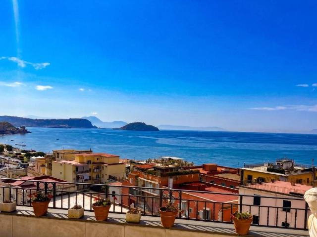 Appartamento in vendita a Pozzuoli NA