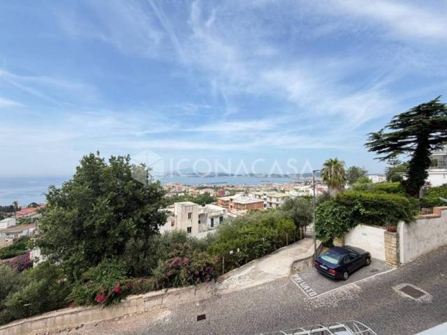 Appartamento in vendita a Pozzuoli NA