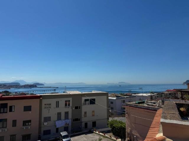 Appartamento in vendita a Pozzuoli NA