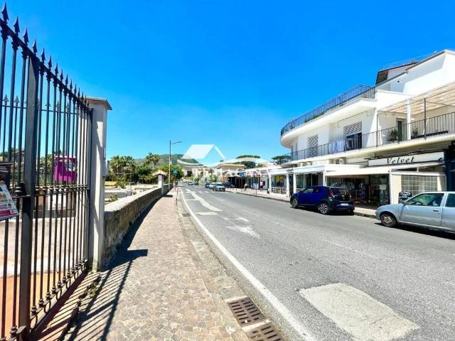 Appartamento in vendita a Pozzuoli NA
