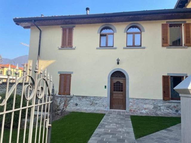 Appartamento in vendita a Pradalunga