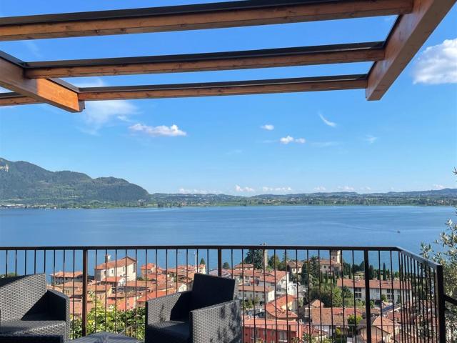 Appartamento in vendita a Predore Con una vista lago da so. 123m² Bergamo