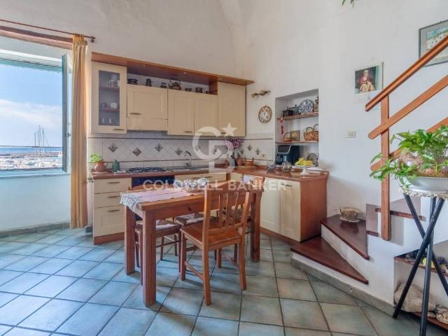 Appartamento in vendita a Procida NA