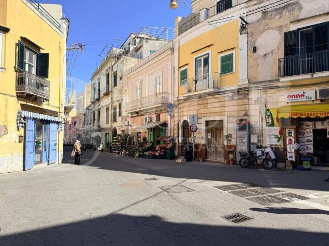 Appartamento in vendita a Procida NA