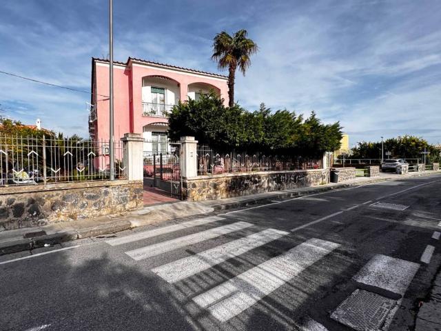 Appartamento in vendita a Procida NA