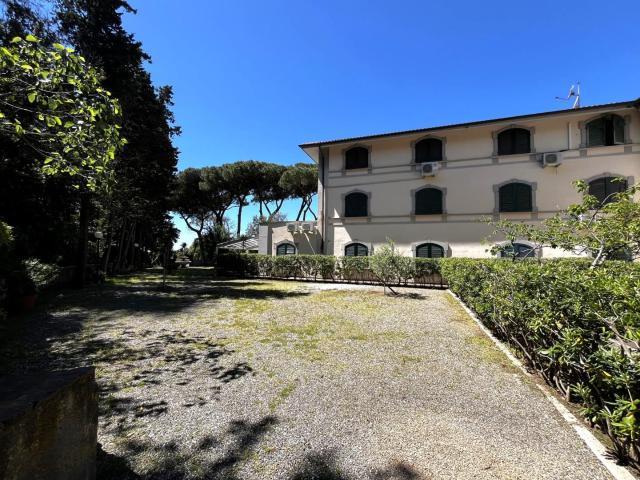 Appartamento in vendita a Quercianella Livorno in Ottimo composto da 2vani