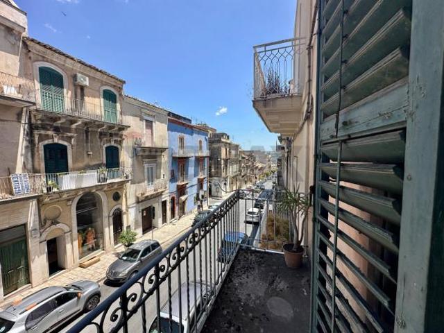 Appartamento in vendita a Ragusa, Centro