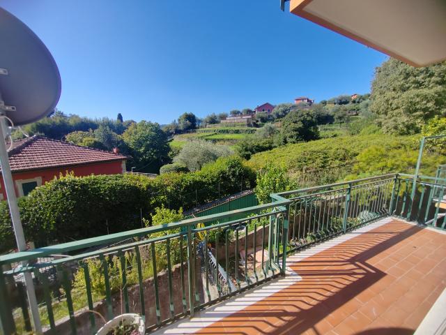 APPARTAMENTO in VENDITA a RAPALLO LAGGIARO di 6 vani