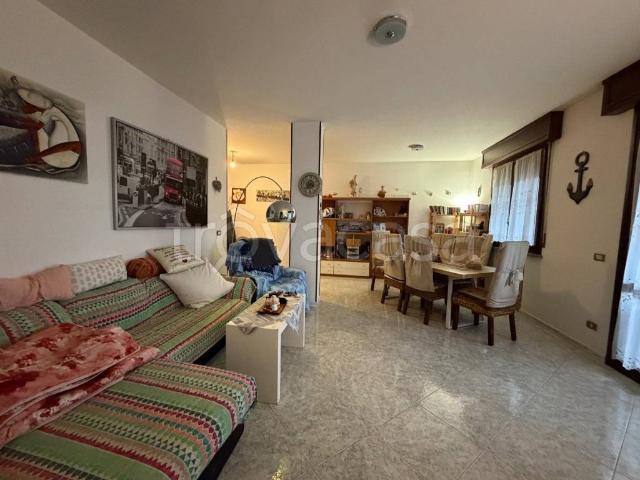 Appartamento in vendita a Reggio nell'Emilia via Emilia, Pieve Modolena