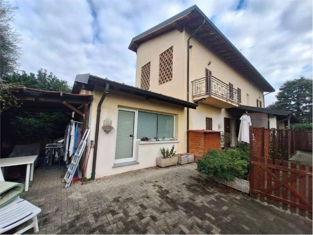 Appartamento in vendita a Renate MB