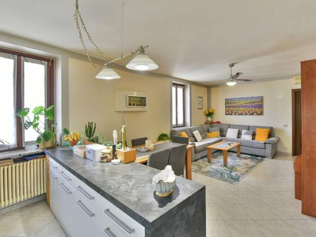 Appartamento in vendita a Renate MB