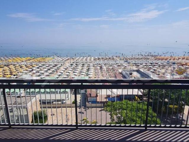 Appartamento in vendita a Riccione, Alba Mare