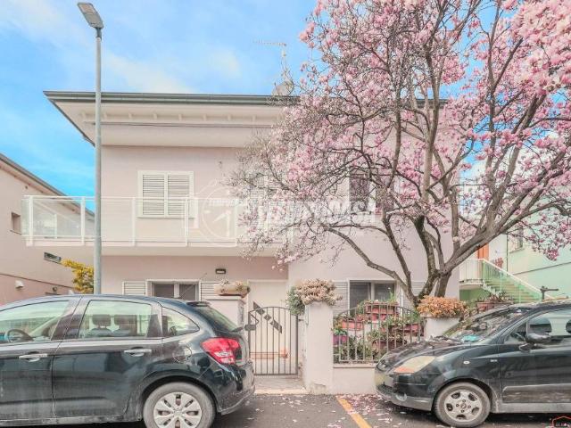 Appartamento in vendita a Riccione viale Bagno di Romagna, Parco