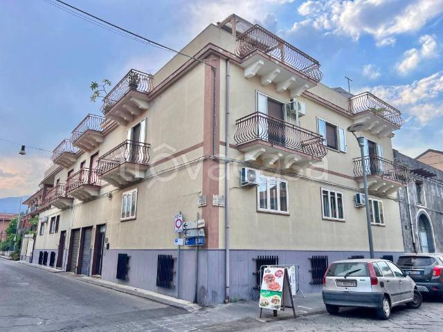 Appartamento in vendita a Riposto via Etna, 1