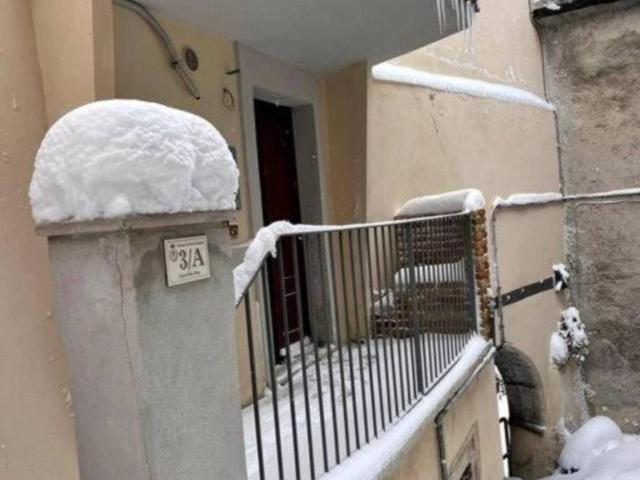 Appartamento in vendita a Rocca di Cambio AQ
