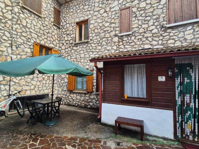 Appartamento in vendita a Rocca di Cambio AQ