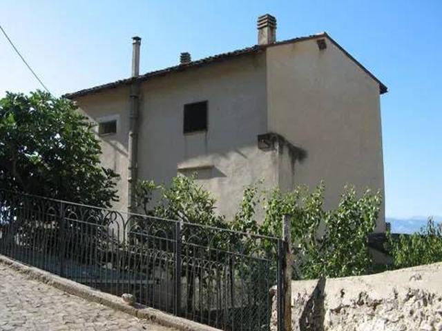 Appartamento in vendita a Roccacasale AQ