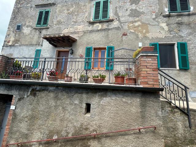 APPARTAMENTO in VENDITA a ROCCASTRADA CENTRO di 6 vani