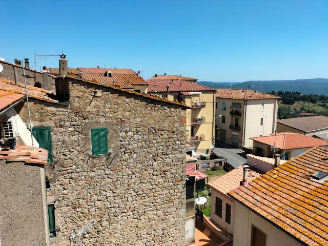 APPARTAMENTO in VENDITA a ROCCASTRADA CENTRO di 6 vani