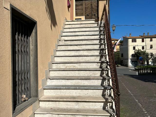 APPARTAMENTO in VENDITA a ROCCASTRADA CENTRO di 9 vani