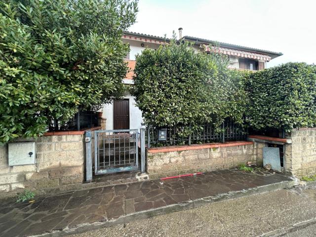 APPARTAMENTO in VENDITA a ROCCASTRADA RIBOLLA di 9 vani