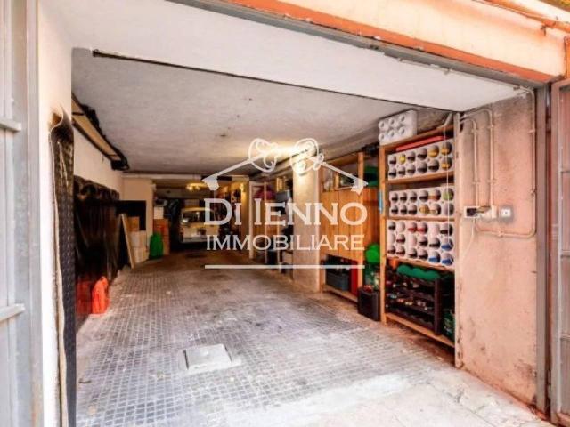 Posto auto in vendita a Roma