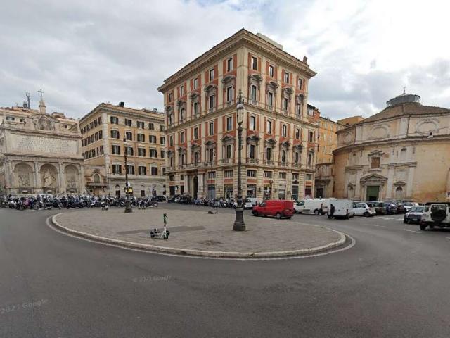 APPARTAMENTO in VENDITA a ROMA CENTRO STORICO di 6 vani