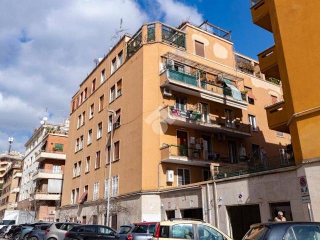 Appartamento in vendita a Roma via Berengario, Bologna