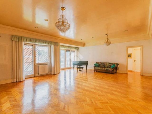 Appartamento in vendita a Roma, EUR