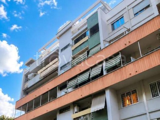 Appartamento in vendita a Roma via della Fisica, EUR