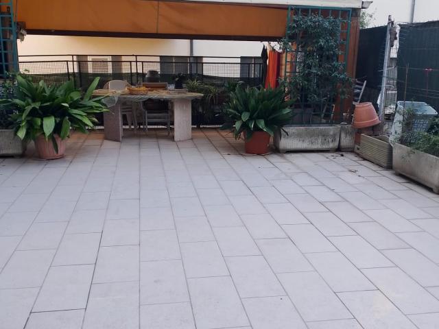 Appartamento in vendita a Roma Livorno in Ristrutturato composto da 3vani